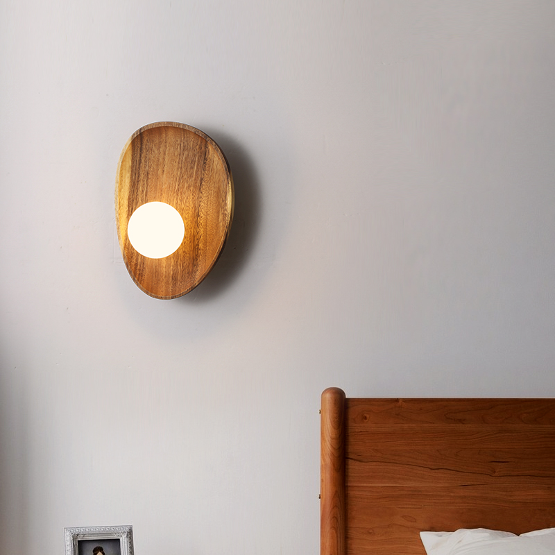 Wandlamp – Houten basis – Witte bol – Modern design voor woonkamer