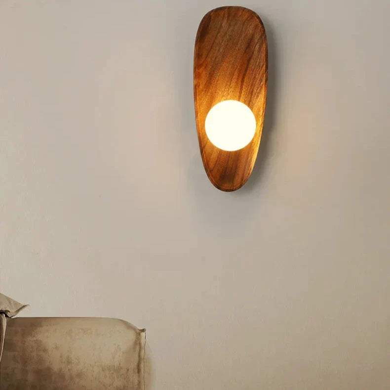 Wandlamp – Houten basis – Witte bol – Modern design voor woonkamer